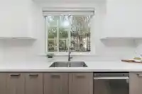 51 2423 AVON PLACE - thumbnail 9