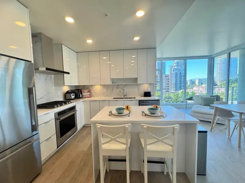 608 555 SYDNEY AVENUE - photo 1 of 36