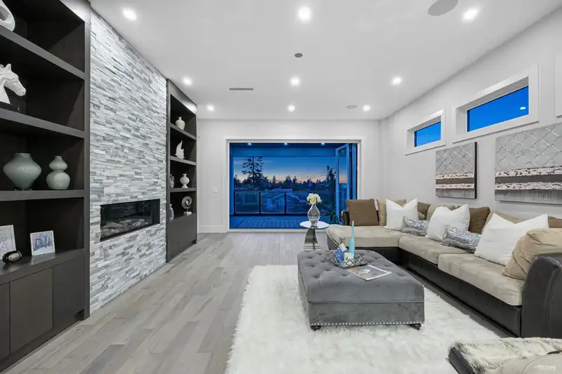 838 STEVENS STREET - photo 3 of 40