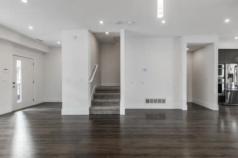 83 15177 60 AVENUE - photo 3 of 39