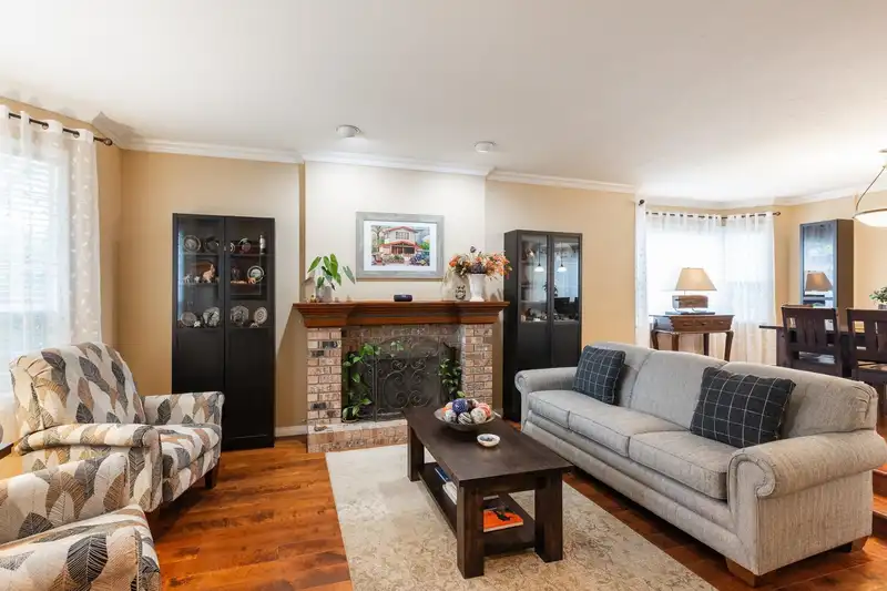 10779 FRASERGLEN DRIVE - photo 4 of 40