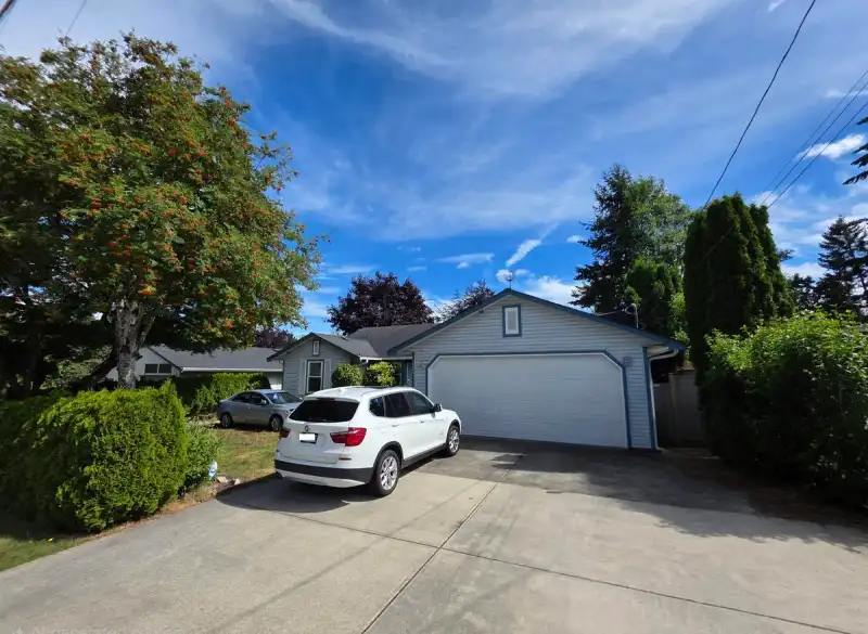 15580 20 AVENUE - photo 1 of 18