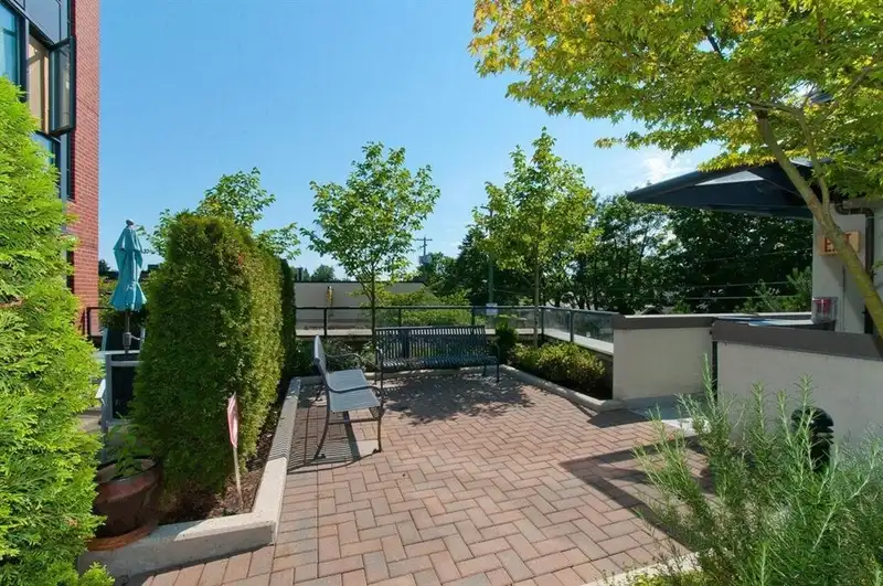 403 3228 TUPPER STREET - photo 4 of 34