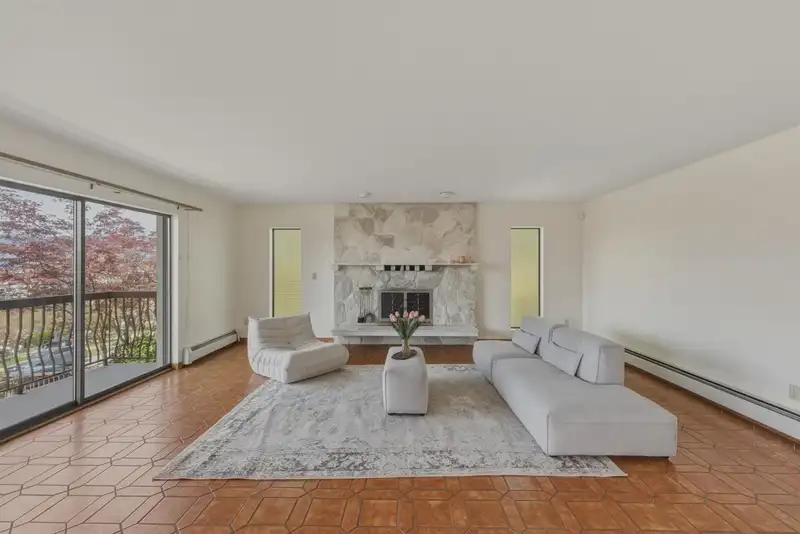 370 N KOOTENAY STREET - photo 4 of 38