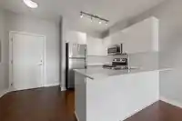 405 20460 DOUGLAS CRESCENT - thumbnail 2
