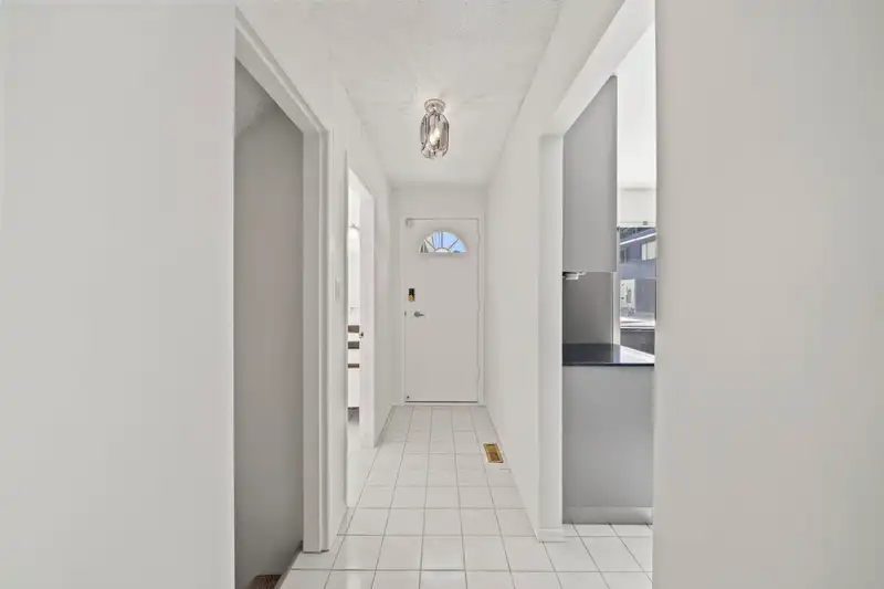 7326 CAPISTRANO DRIVE - photo 3 of 40