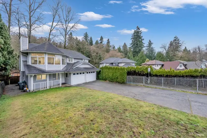 14306 77A AVENUE - photo 3 of 34