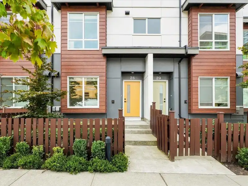 28 20155 84 AVENUE - photo 1 of 32