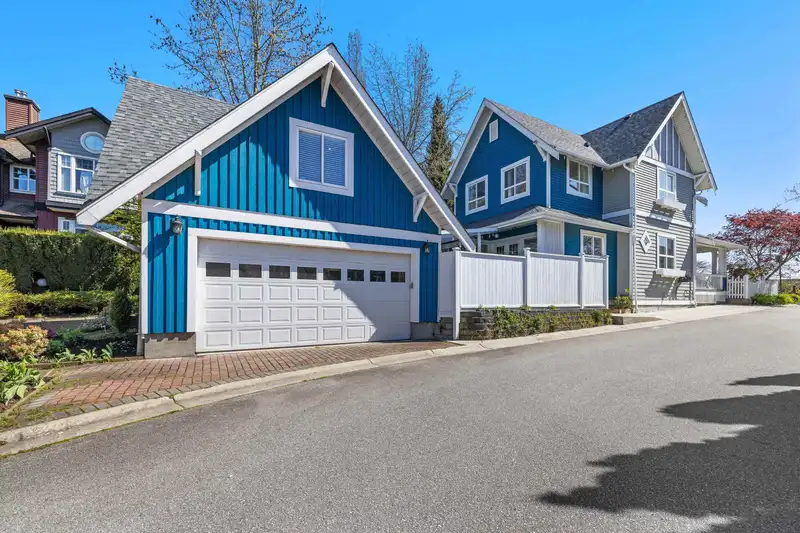 107 STAR CRESCENT - photo 3 of 40