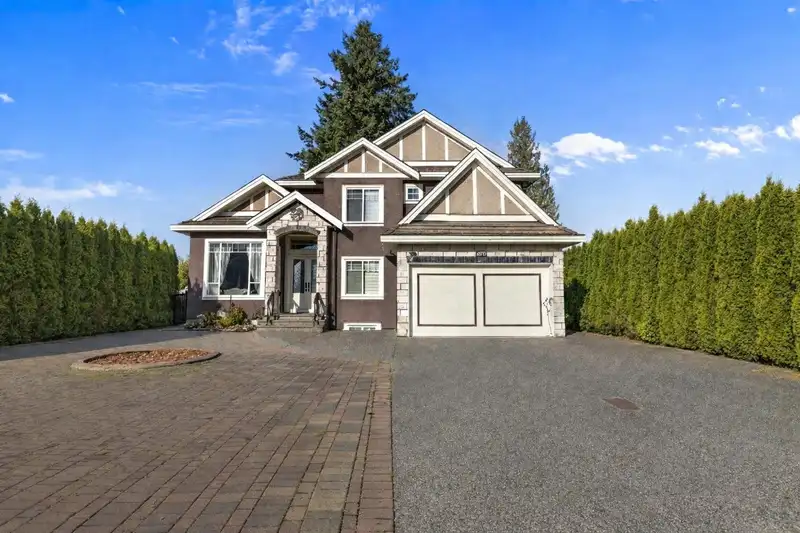 14149 76 AVENUE - photo 1 of 39