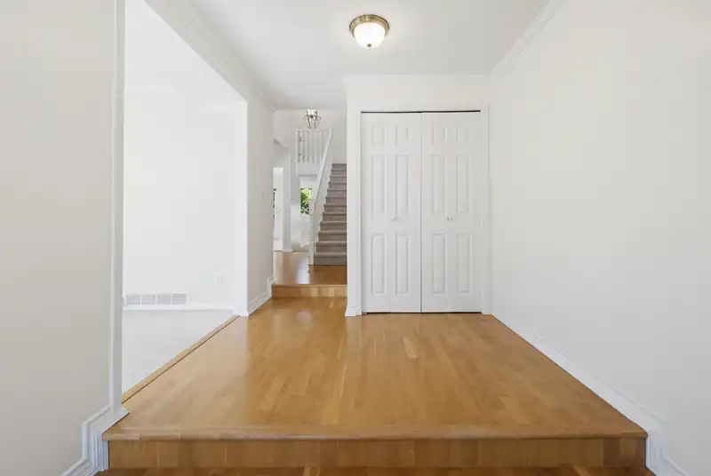 1639 133A STREET - photo 4 of 38