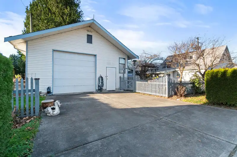 6994 CHEAM AVENUE - photo 2 of 21