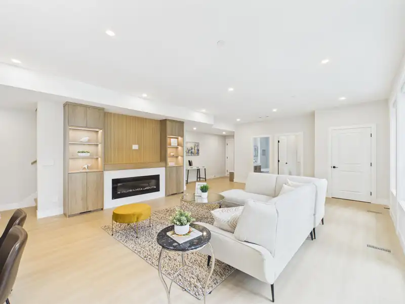 103 3450 JERVIS STREET - photo 4 of 38