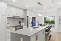 2 115 W QUEENS ROAD - thumbnail 4