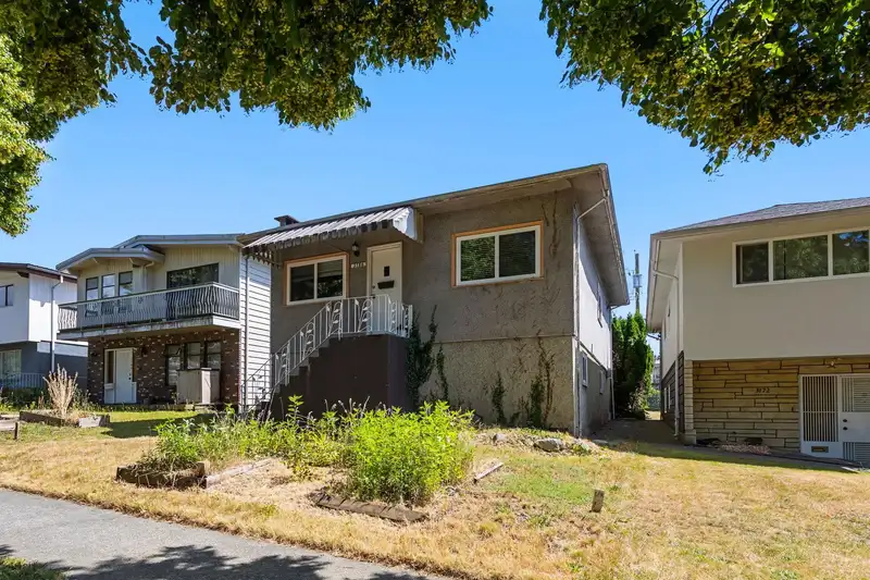 3186 E 28TH AVENUE - photo 2 of 39