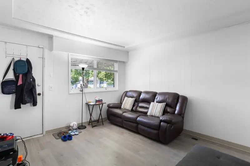 3186 E 28TH AVENUE - photo 3 of 39