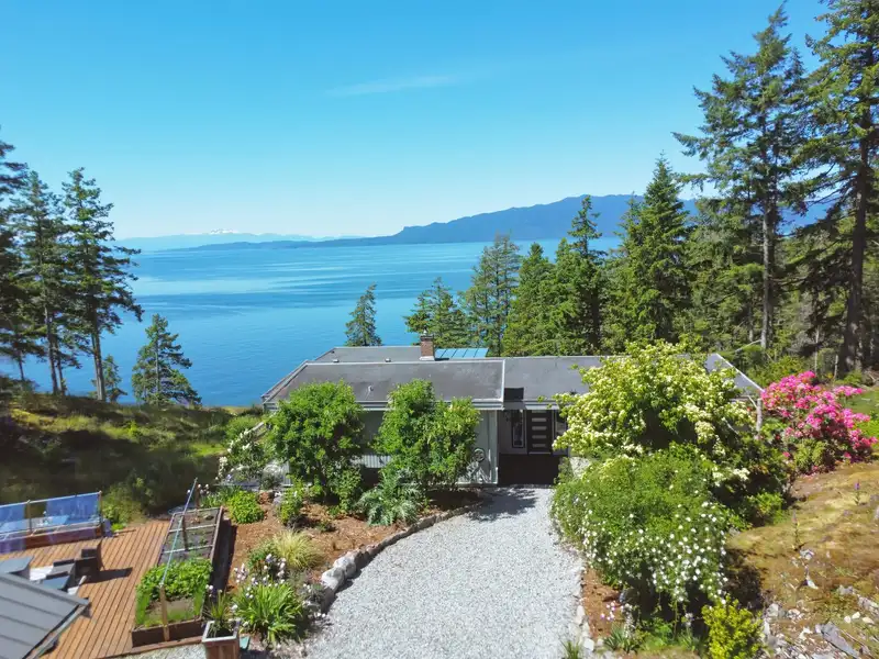 10991- 10993 SUNSHINE COAST HIGHWAY - photo 3 of 39