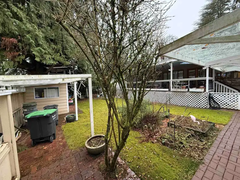 1668 NANTON AVENUE - photo 4 of 4