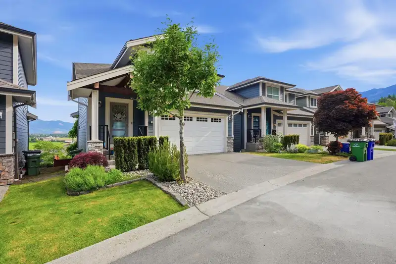 37 50634 LEDGESTONE PLACE - photo 2 of 40