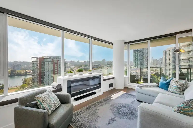 1509 68 SMITHE STREET - photo 1 of 40