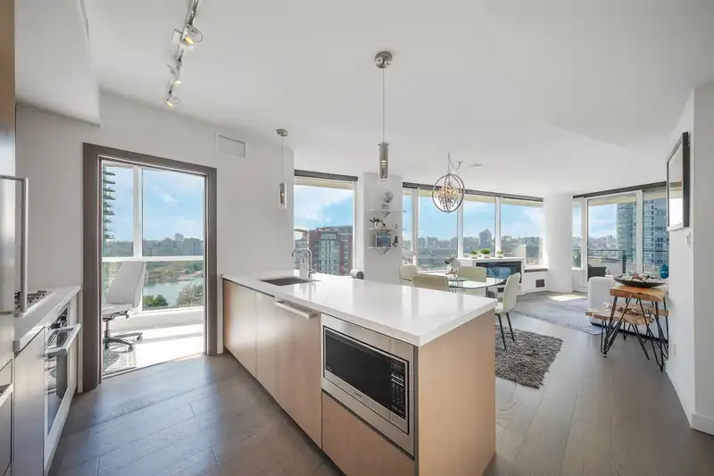 1509 68 SMITHE STREET - photo 2 of 40