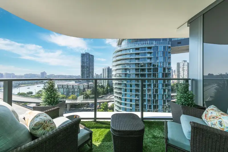 1509 68 SMITHE STREET - photo 3 of 40