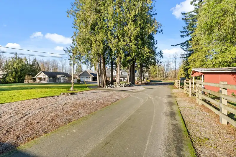22015 40 AVENUE - photo 2 of 40