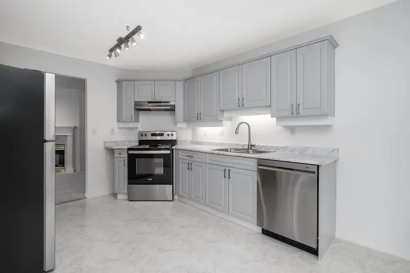 312 5465 201 STREET - photo 1 of 40
