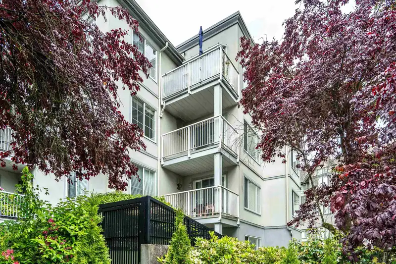312 5465 201 STREET - photo 2 of 40