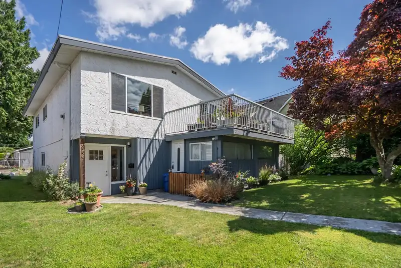 33561 7 AVENUE - photo 1 of 38