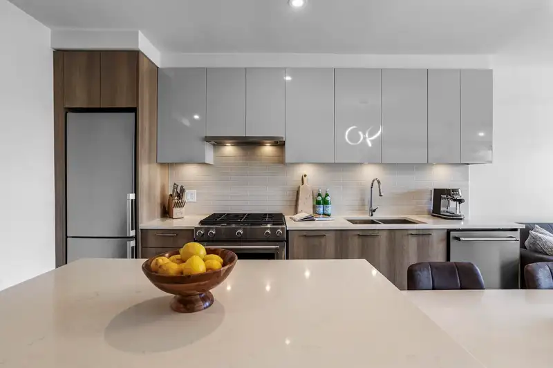 803 258 NELSON'S COURT - photo 3 of 38
