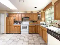 1180 DEVONSHIRE CRESCENT - thumbnail 6