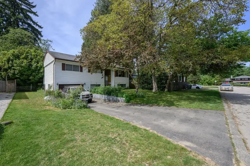 10973 144A STREET - photo 2 of 20