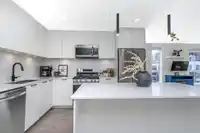 412 8380 200A STREET - thumbnail 4