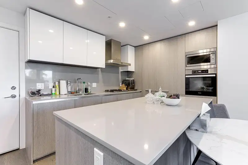 404 4908 CAMBIE STREET - photo 3 of 21