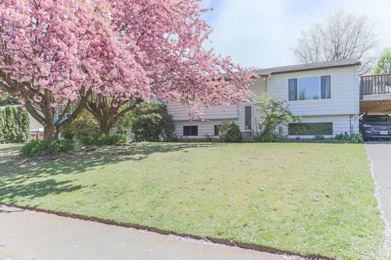 26728 33 AVENUE - photo 1 of 37