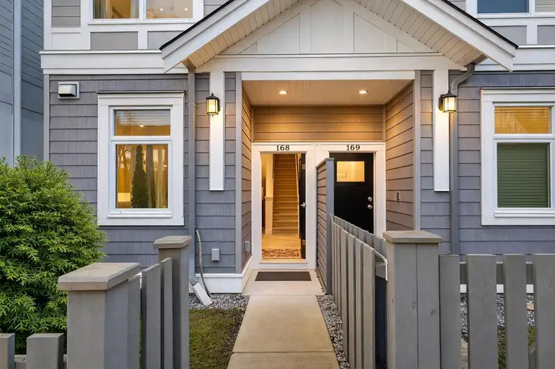 168 9718 161A STREET - photo 3 of 38