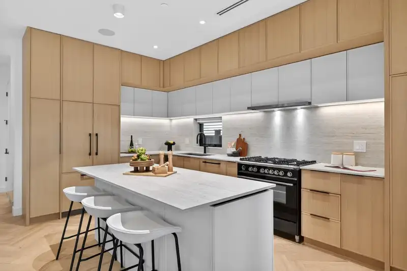 1 58 E 40TH AVENUE - photo 3 of 40