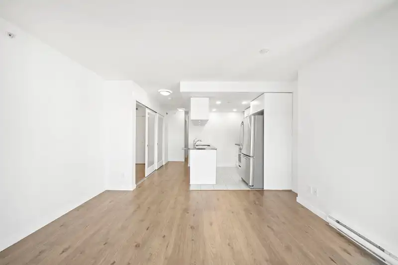 910 833 SEYMOUR STREET - photo 2 of 35