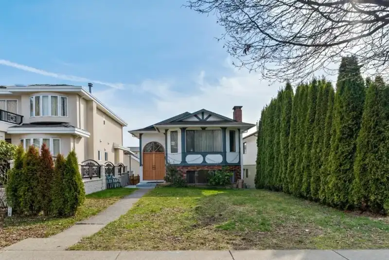 328 E 49TH AVENUE - photo 1 of 35