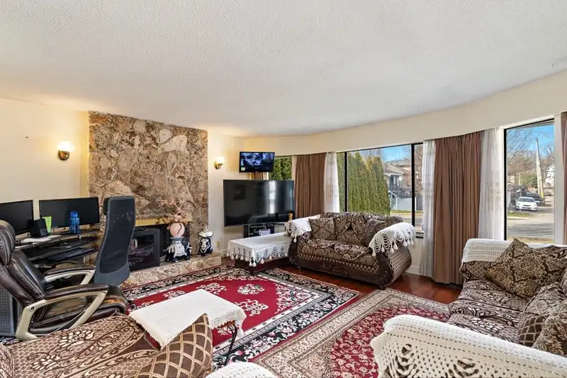 328 E 49TH AVENUE - photo 3 of 35