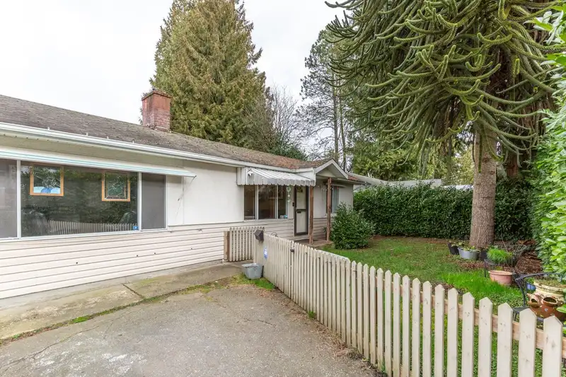 13221 112B AVENUE - photo 2 of 37