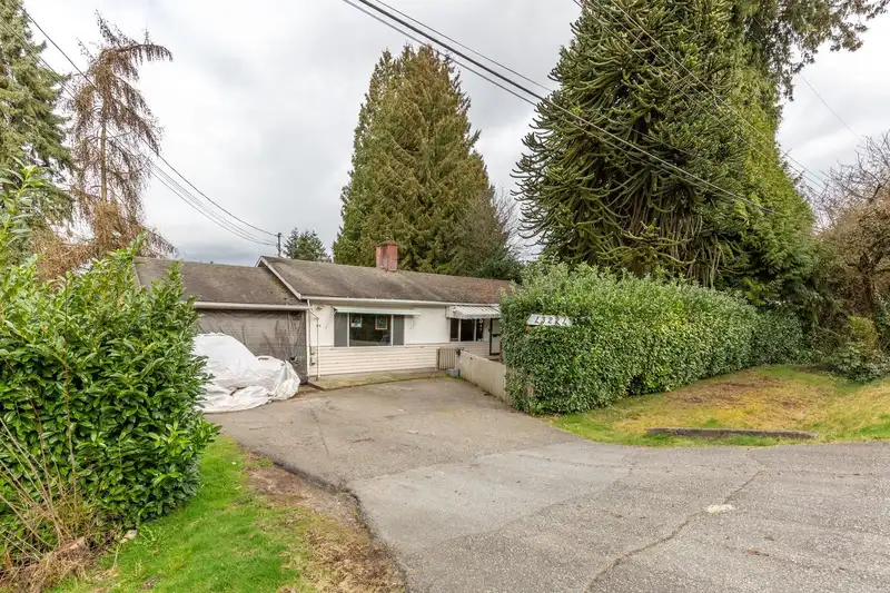 13221 112B AVENUE - photo 3 of 37