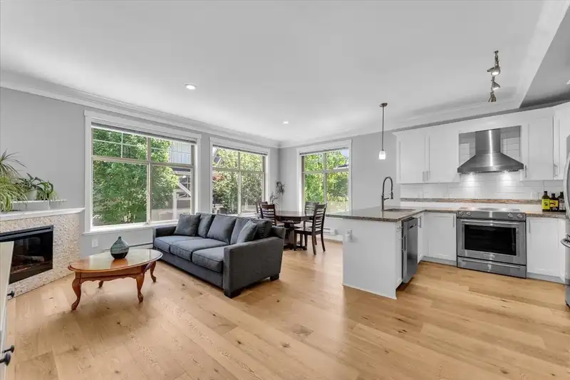 71 19525 73 AVENUE - photo 1 of 38