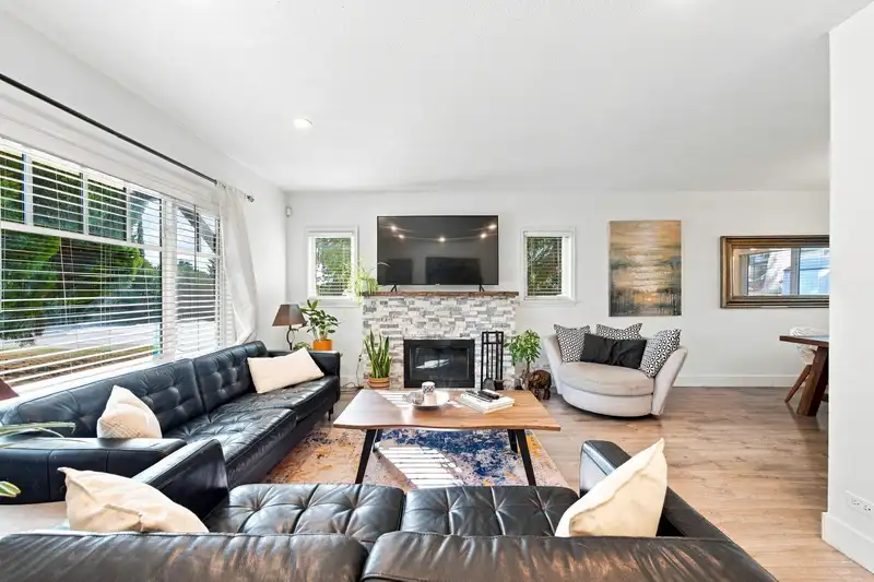 300 E 25TH STREET - photo 3 of 40