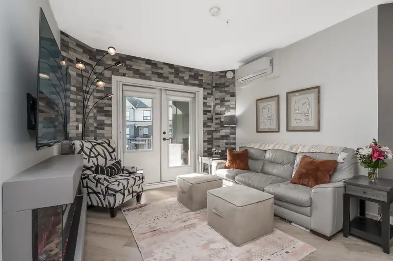 412 2493 MONTROSE AVENUE - photo 1 of 39
