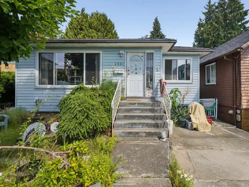 2231 E 25TH AVENUE - photo 1 of 40