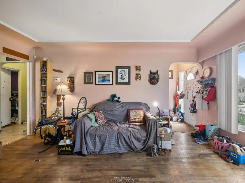 2231 E 25TH AVENUE - photo 4 of 40