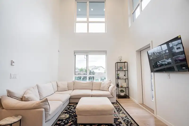 105 19577 65B AVENUE - photo 3 of 40
