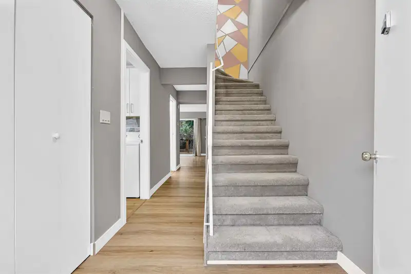 24 27090 32 AVENUE - photo 1 of 38